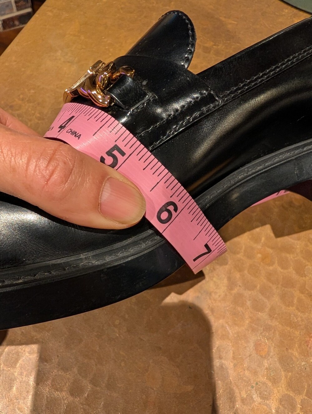 Tod's Black Leather Made In Italy Gold Metal Logo Women's 38.5 - Picture 14 of 16